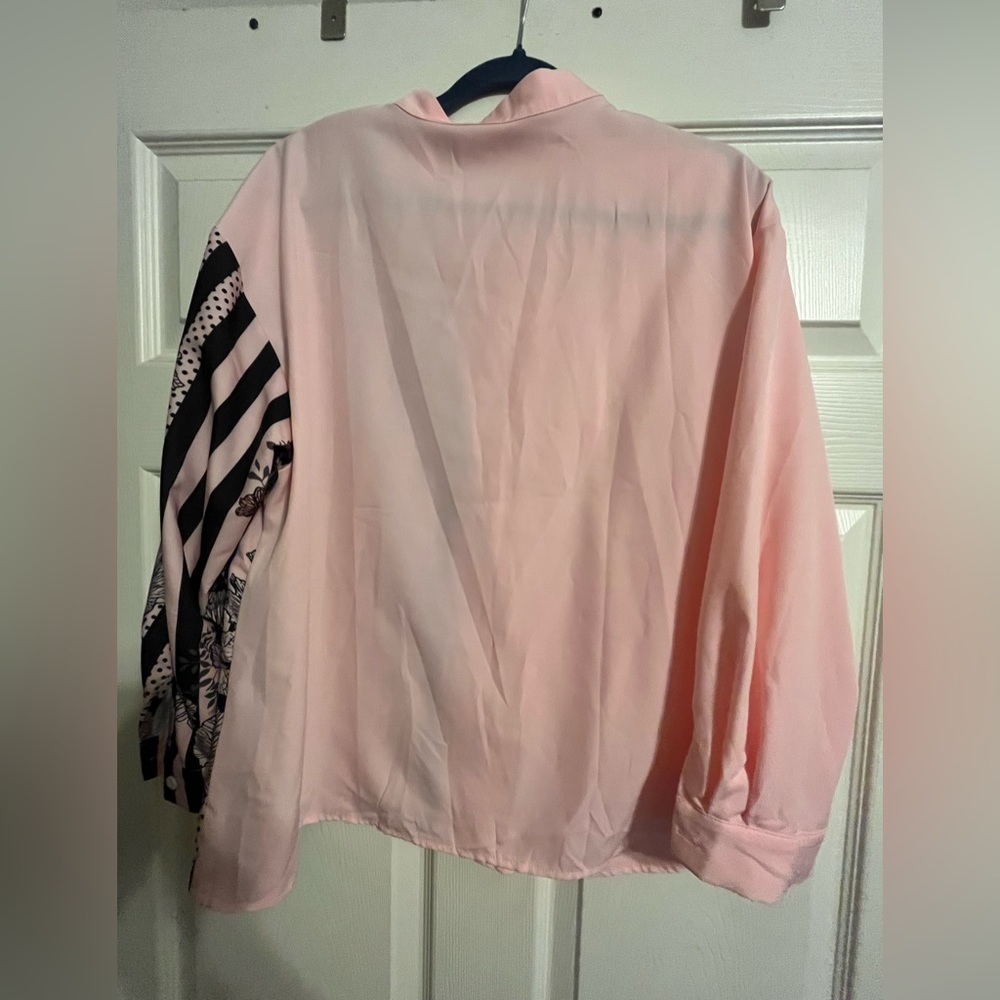 Shein button down blouse - Picture 3 of 3